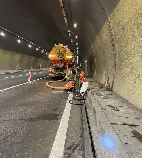 广丰隧道排水渠清淤